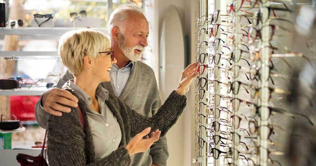 couple buying glasses in an optical