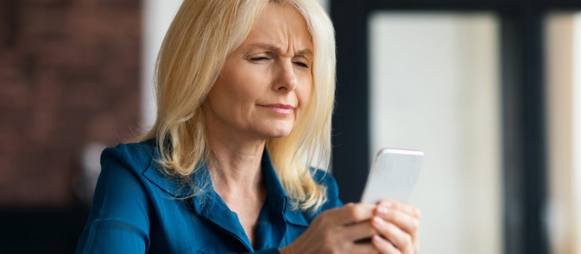 woman squinting with contact lenses blurry